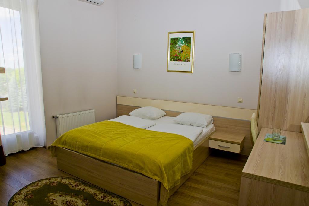 Hotel Merkuriy Lviv Eksteriør bilde