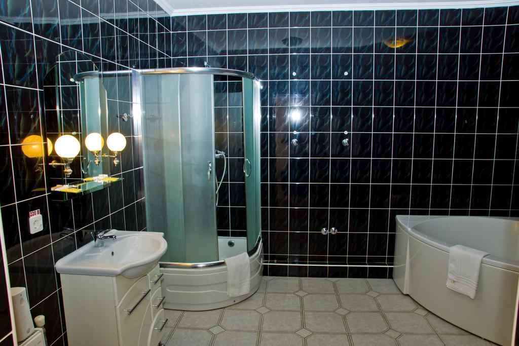 Hotel Merkuriy Lviv Rom bilde